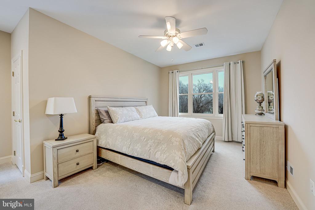 3200 Sarah Joan Ct