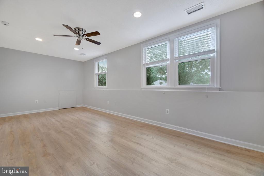 1010 Merlins Ct