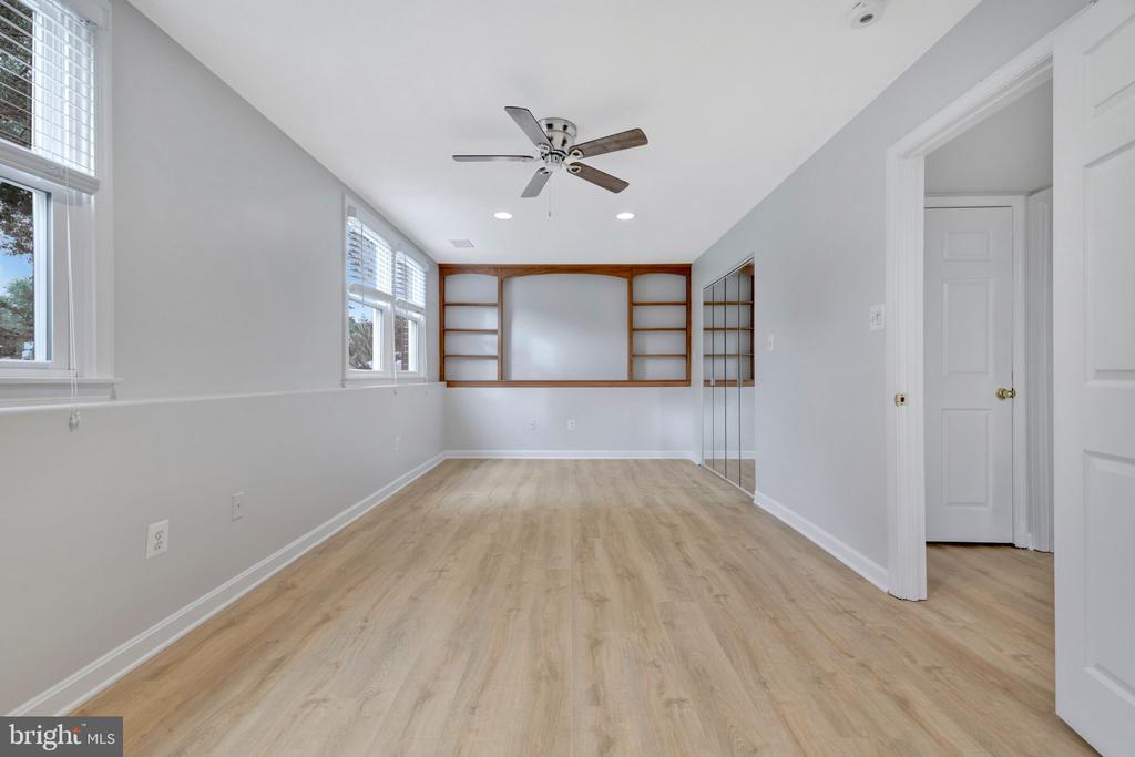 1010 Merlins Ct