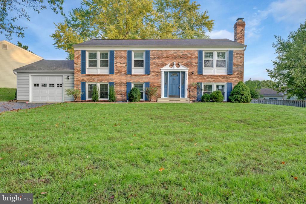 1010 Merlins Ct