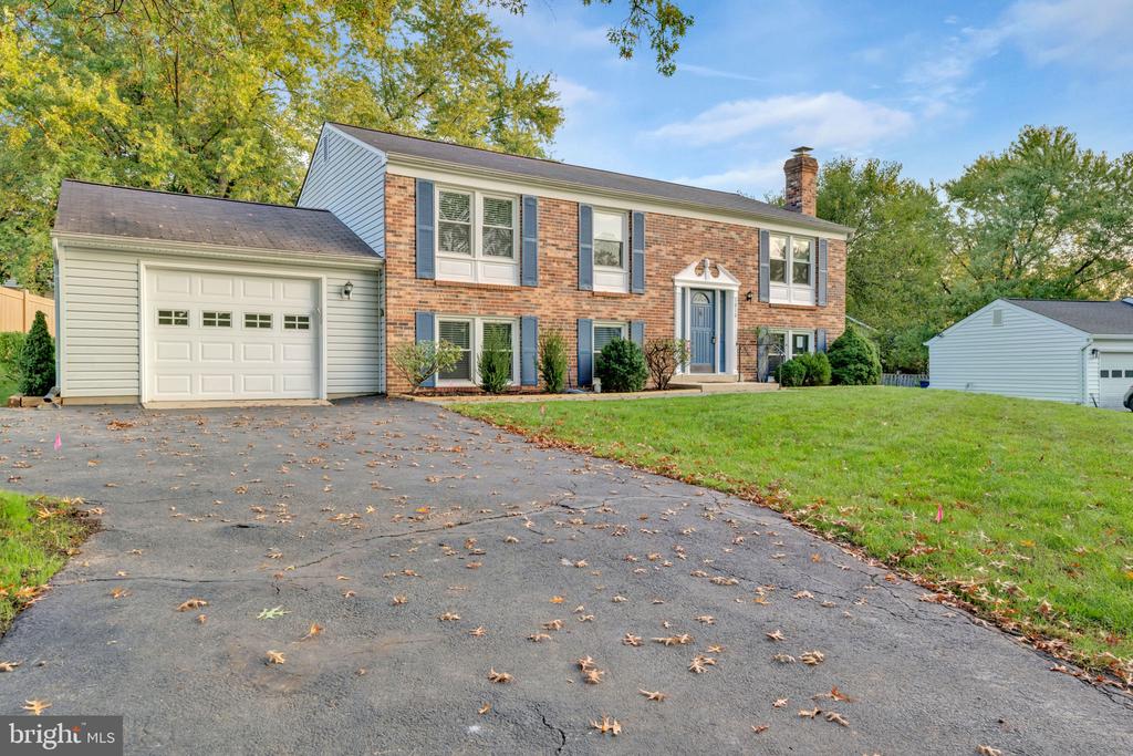 1010 Merlins Ct