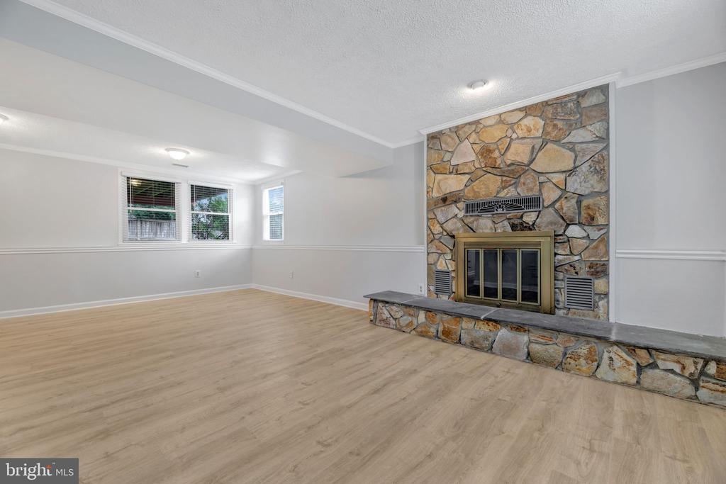 1010 Merlins Ct