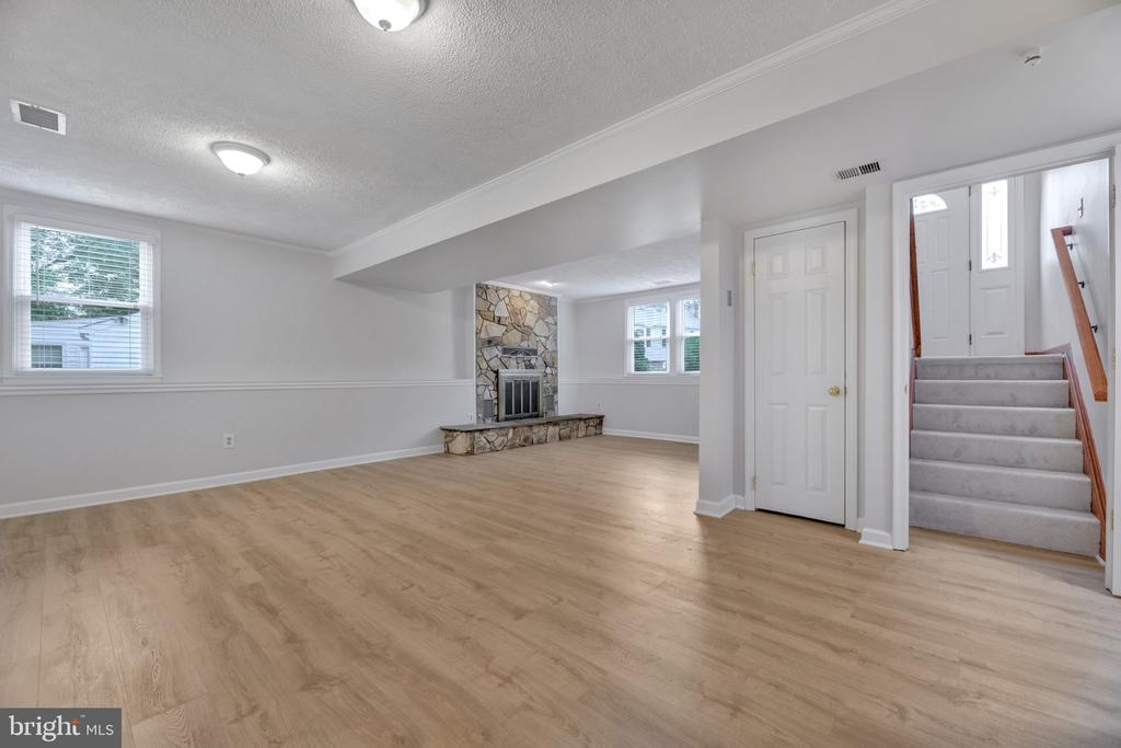 1010 Merlins Ct