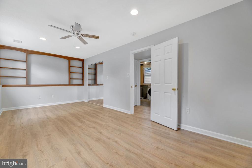 1010 Merlins Ct