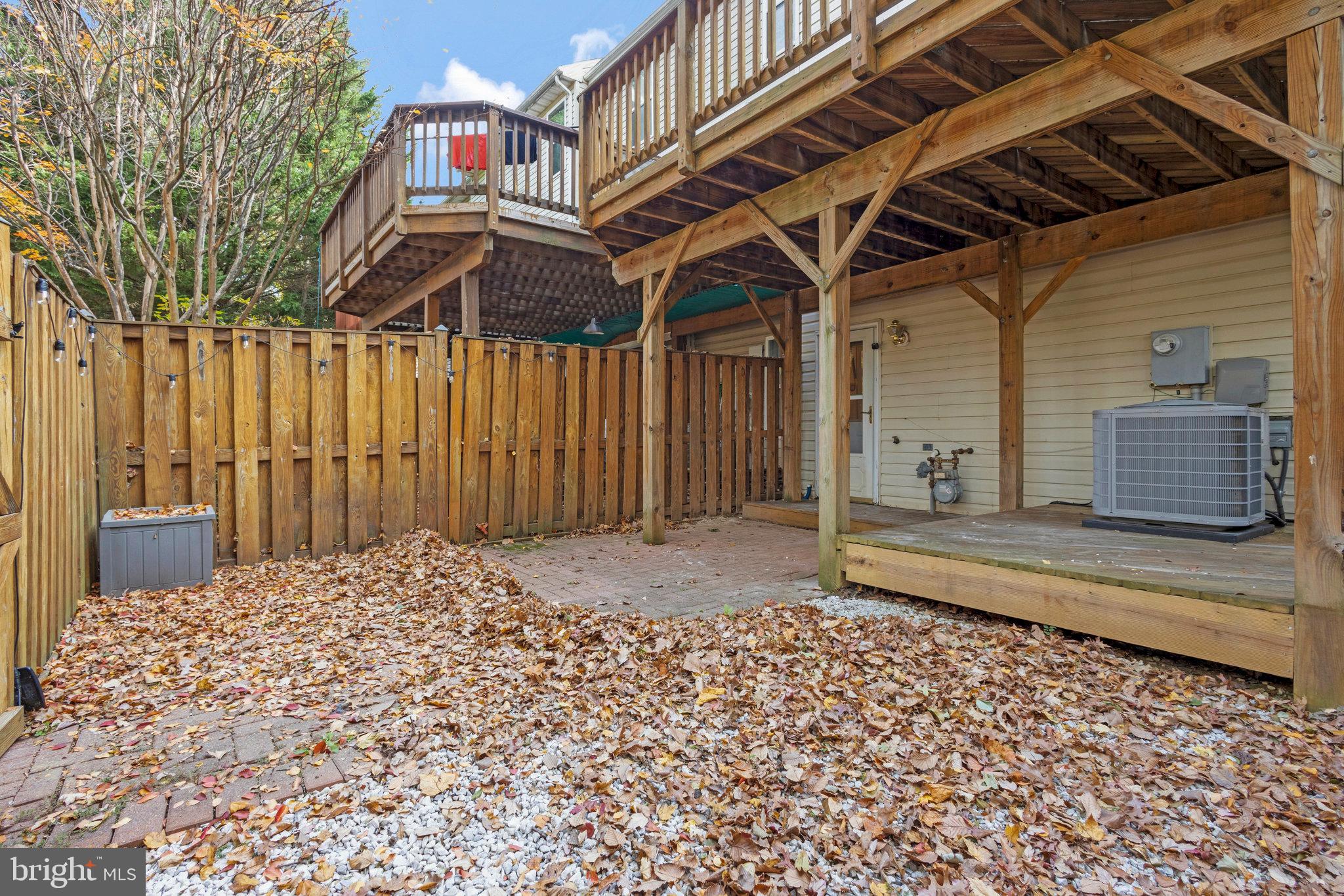 8906 ROYAL ASTOR WAY