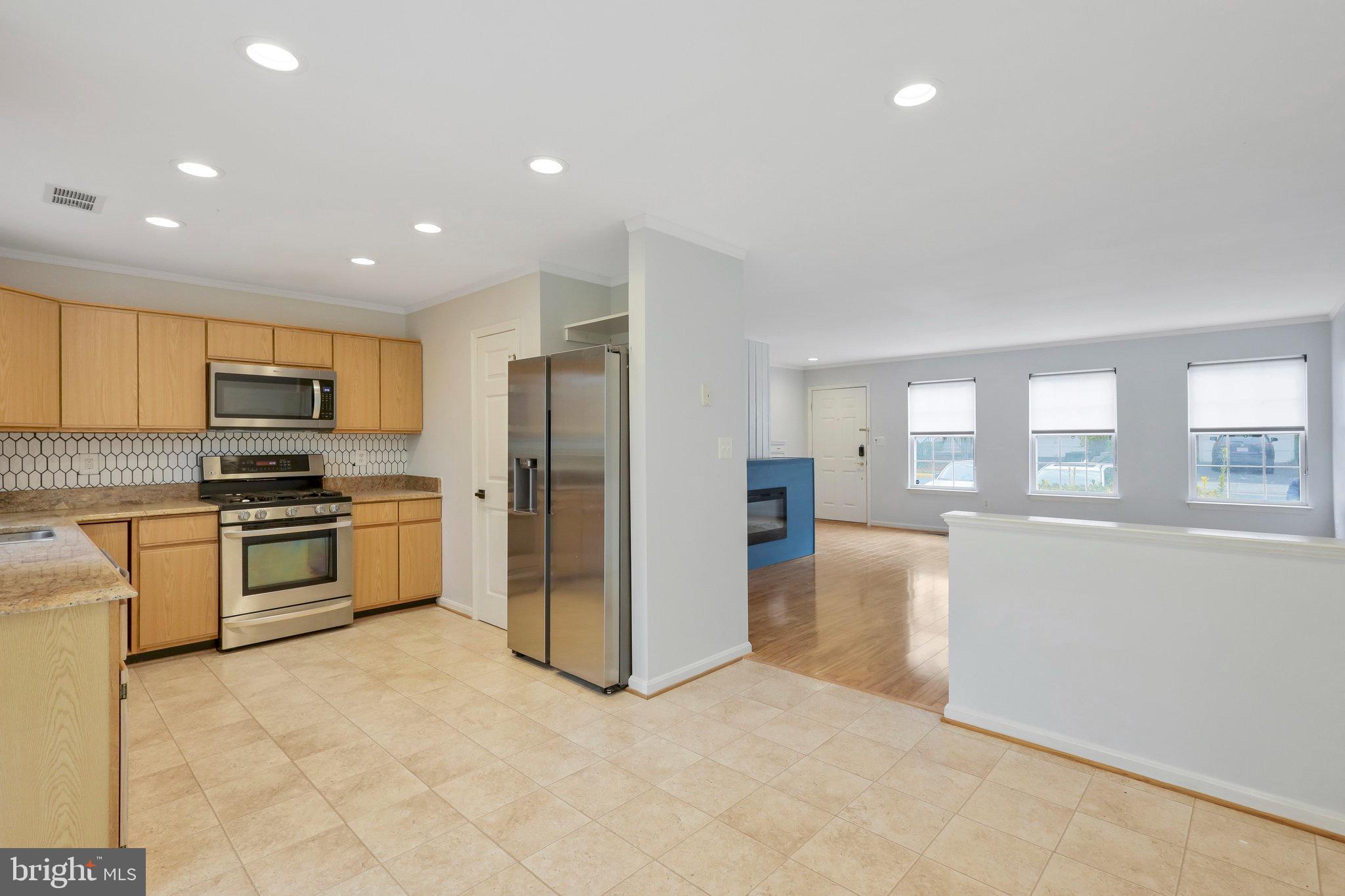 8906 ROYAL ASTOR WAY