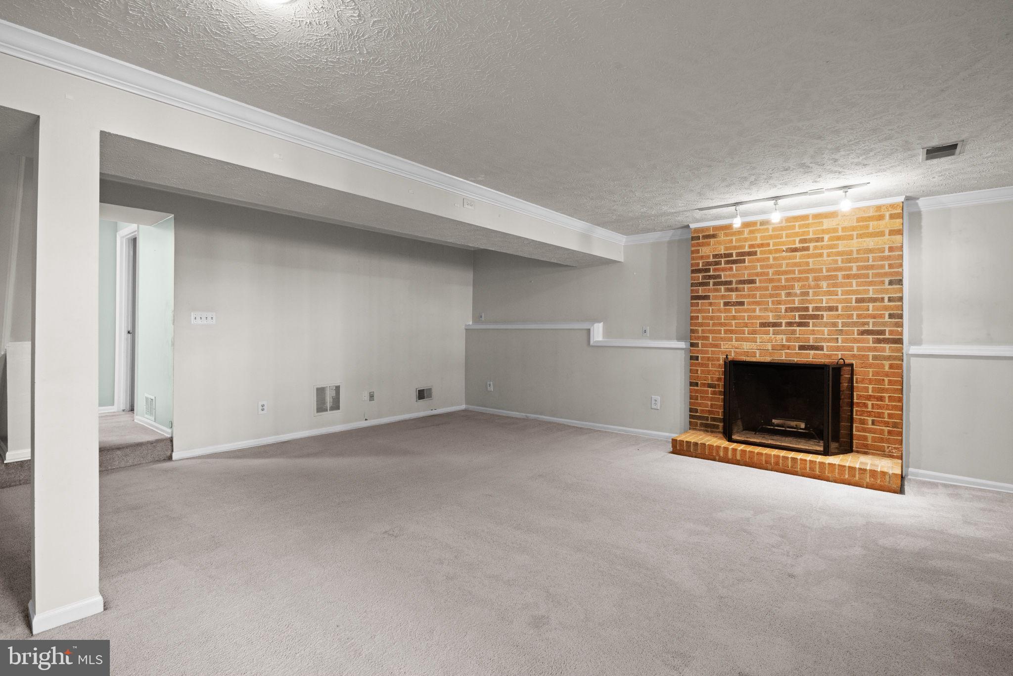 1526 AUTUMN RIDGE CIR