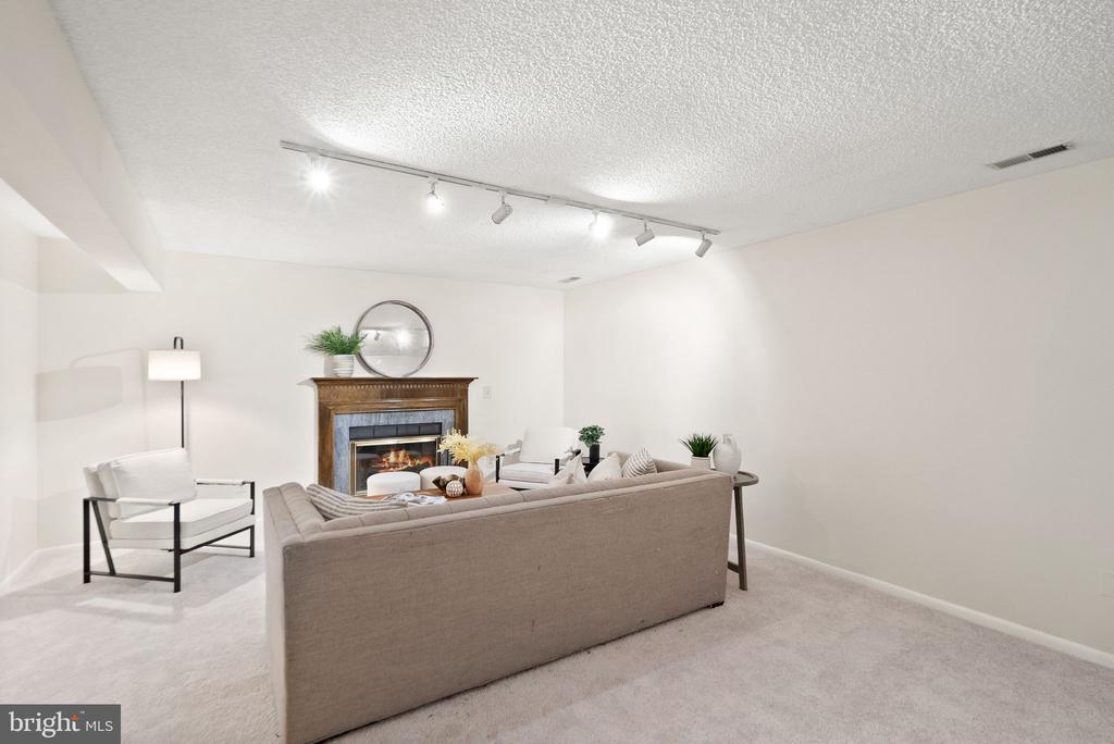 1443 Newport Spring Ct