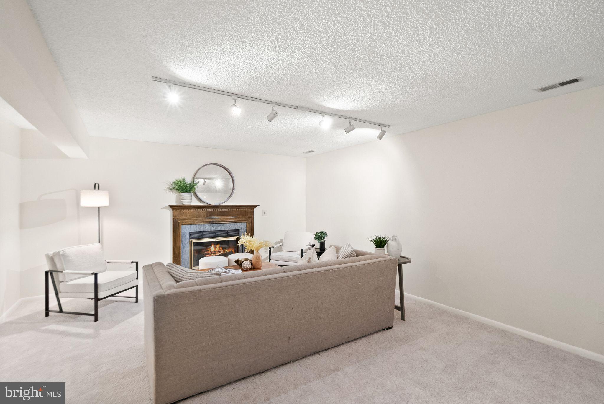 1443 Newport Spring Ct