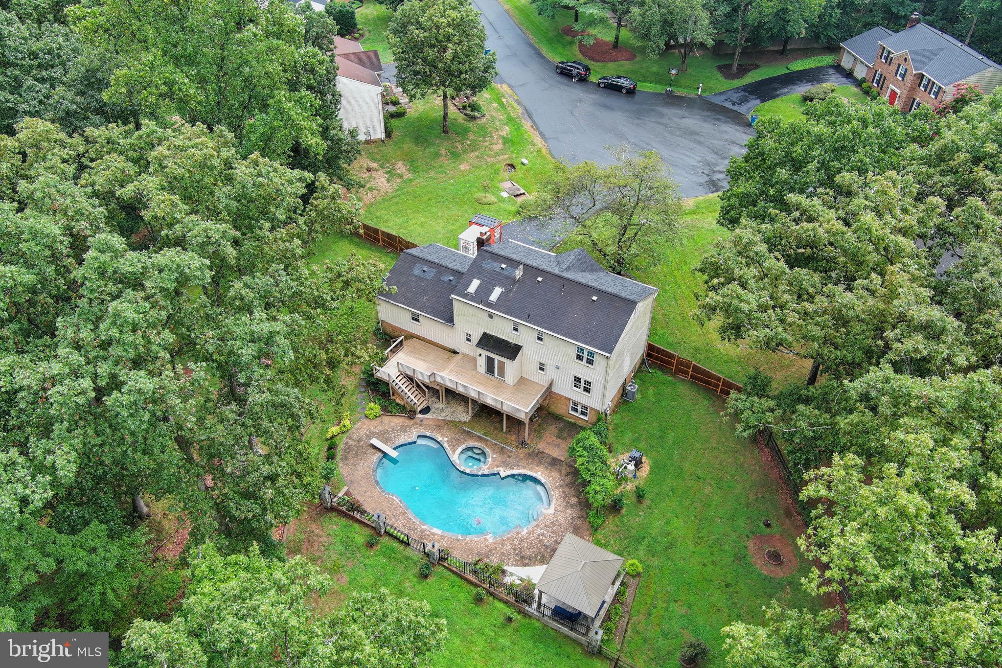 901 HOLLY CREEK DR