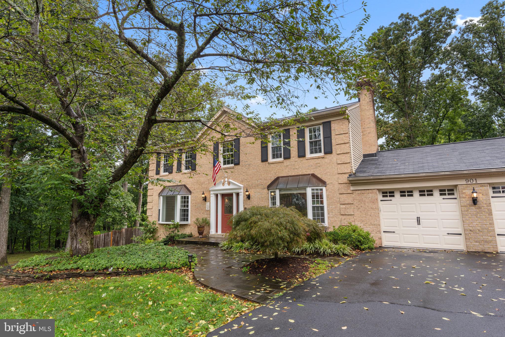 901 HOLLY CREEK DR