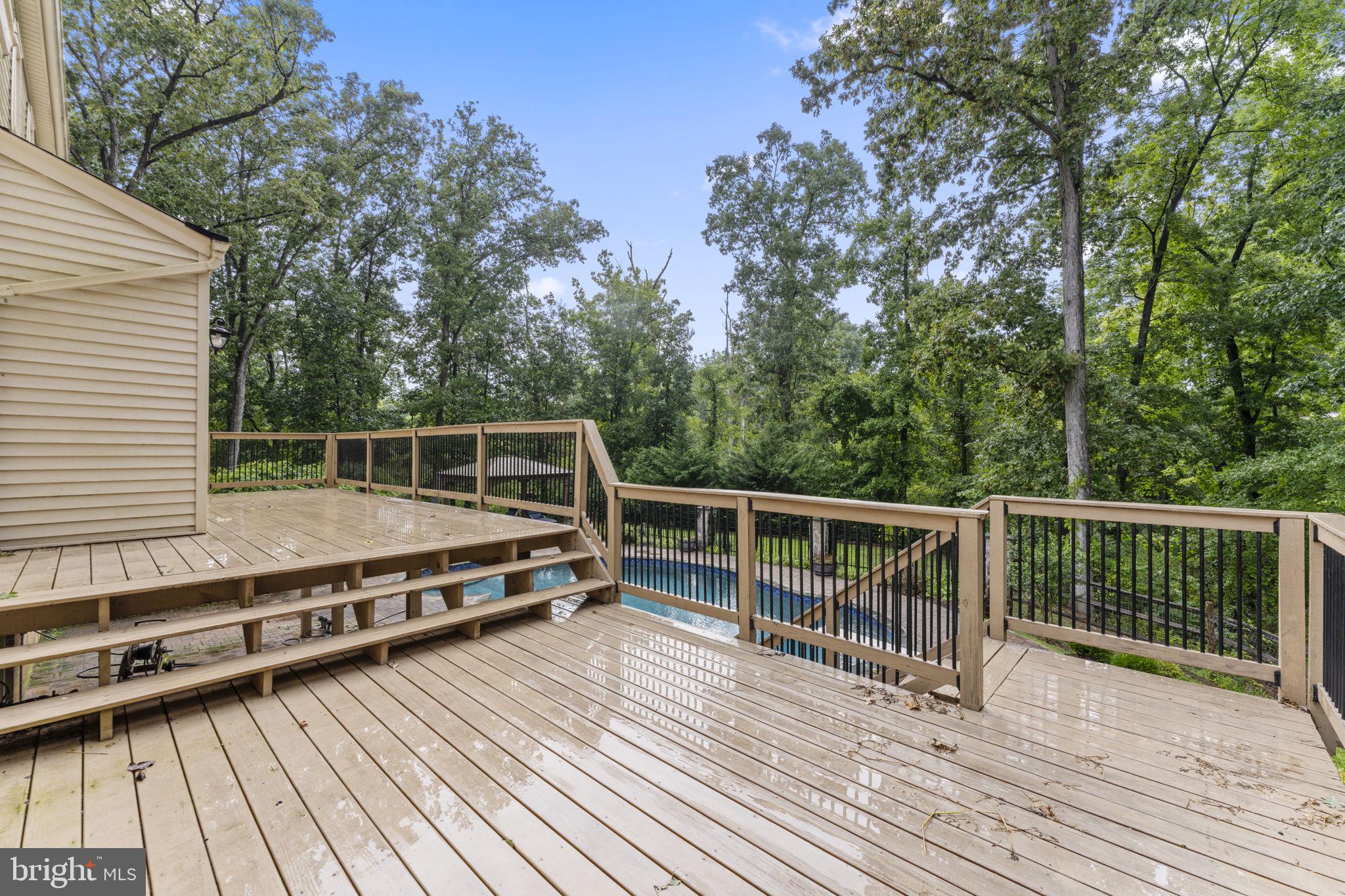 901 HOLLY CREEK DR
