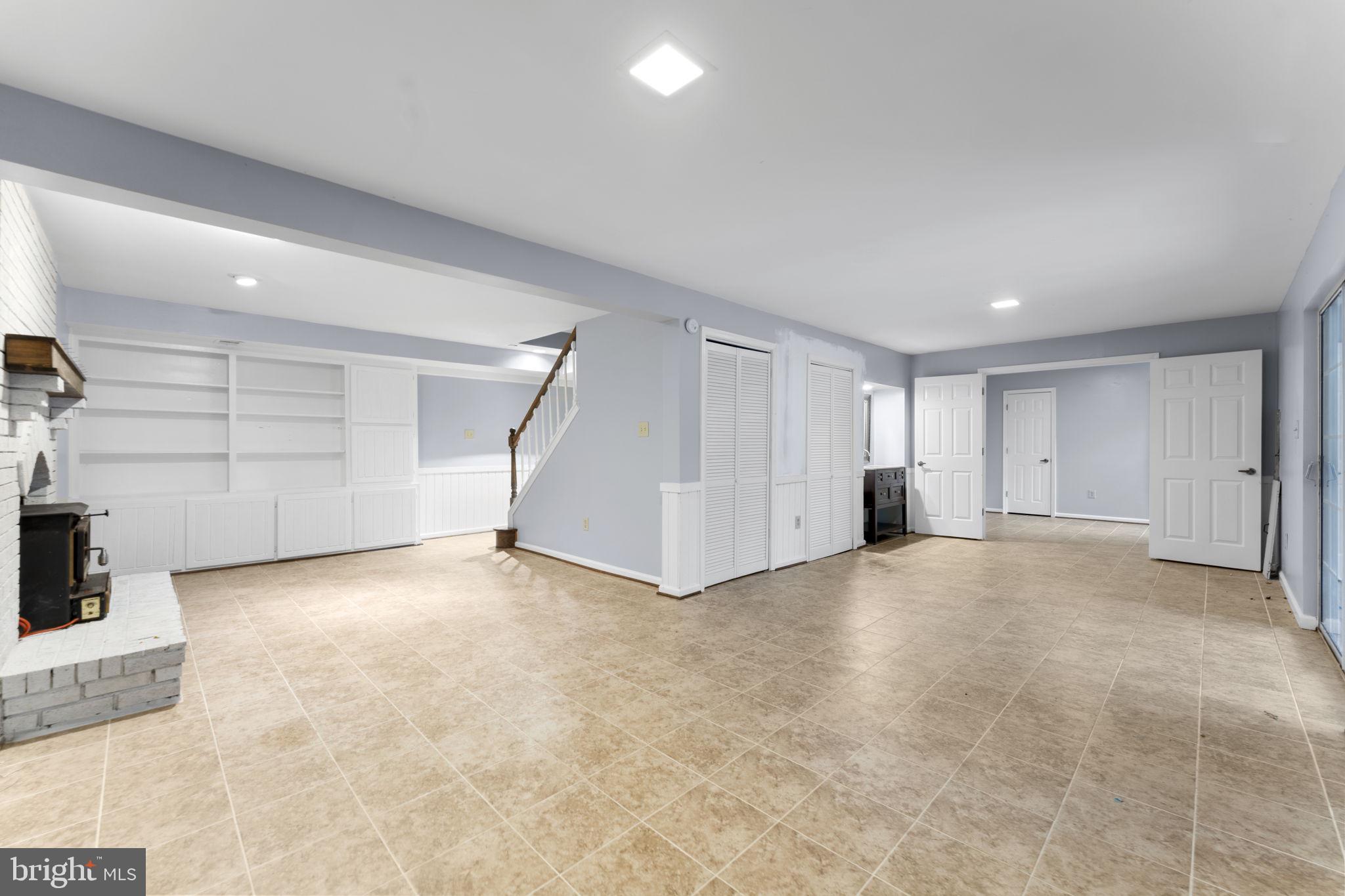 901 HOLLY CREEK DR
