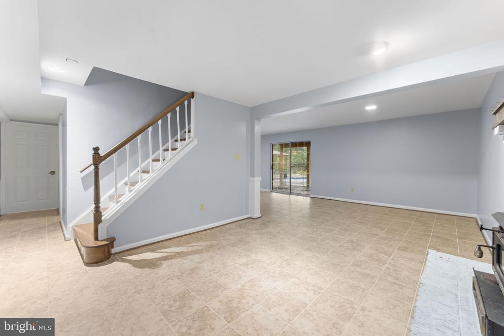 901 HOLLY CREEK DR