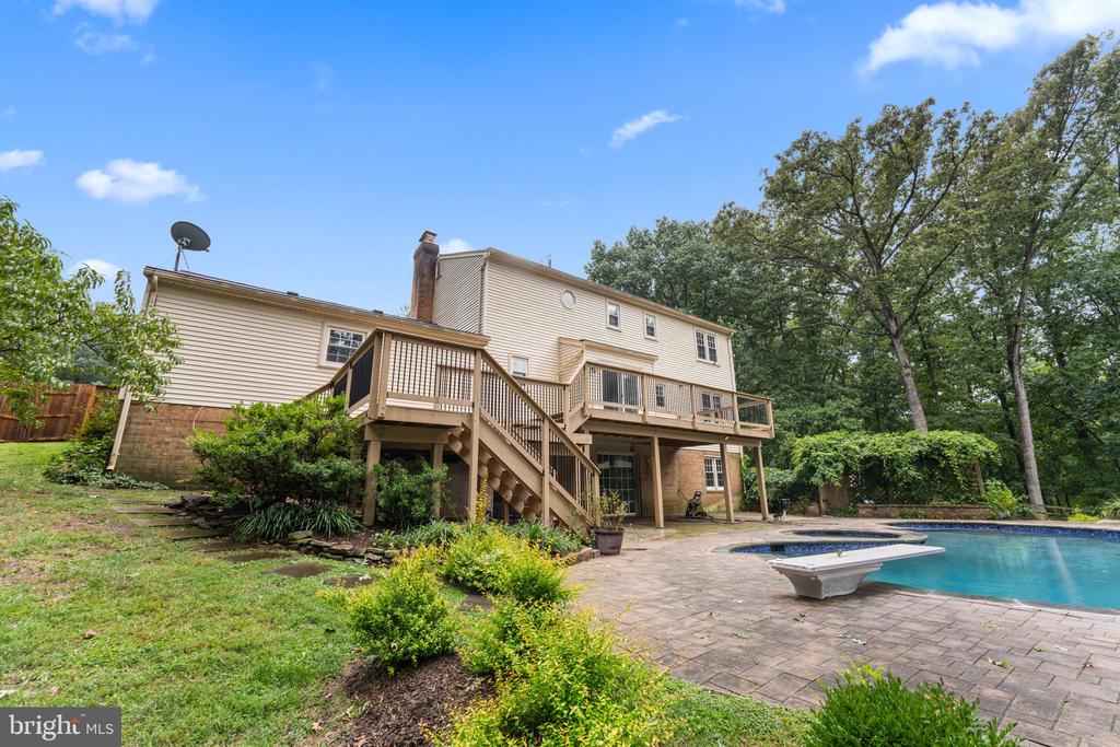 901 HOLLY CREEK DR