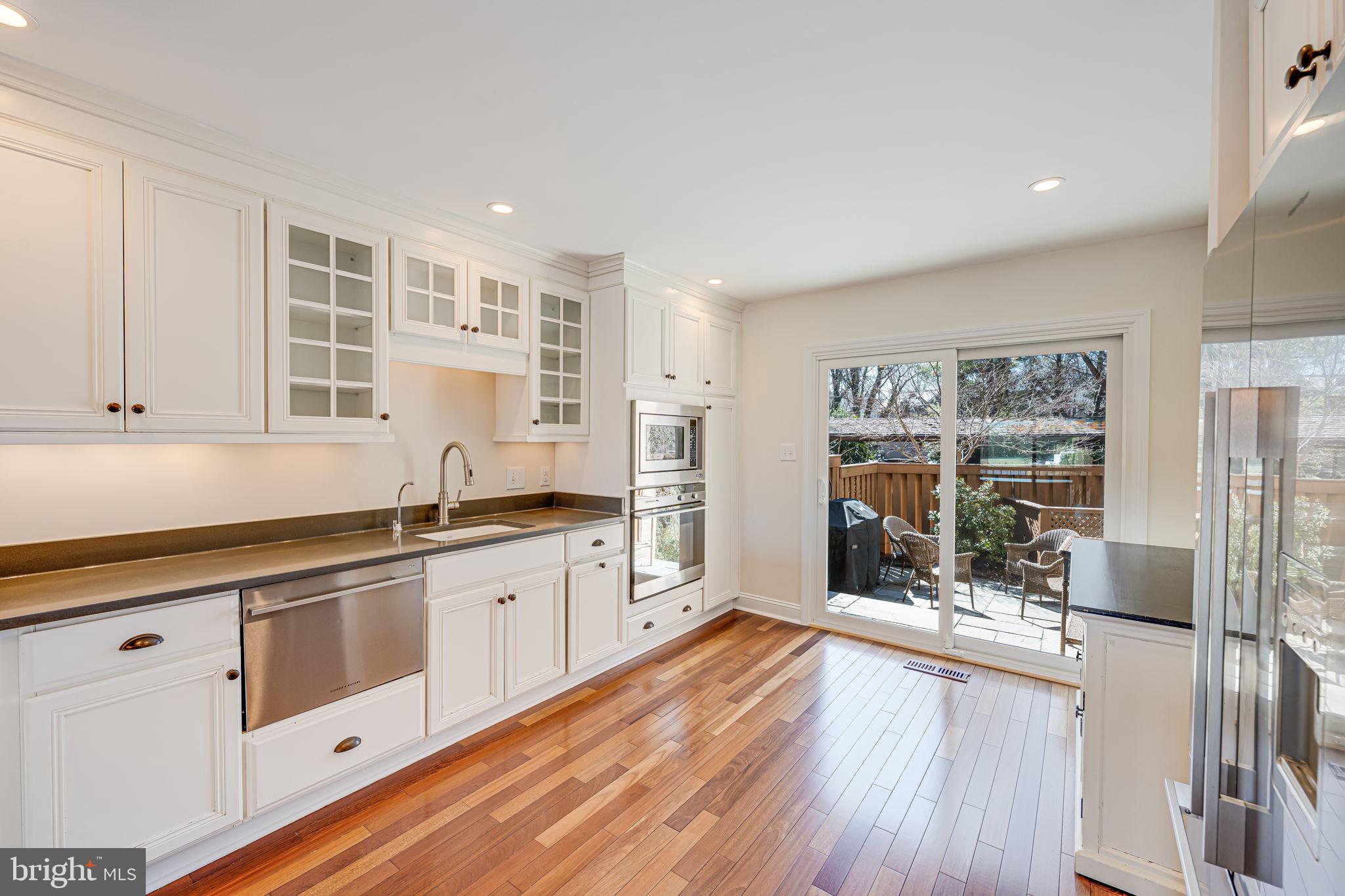11222 LAGOON LN