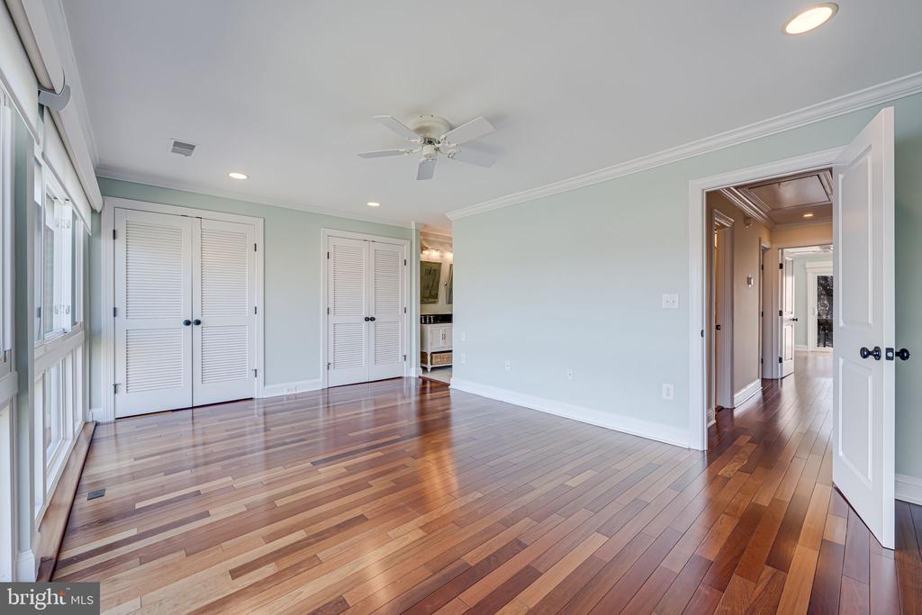 11222 LAGOON LN