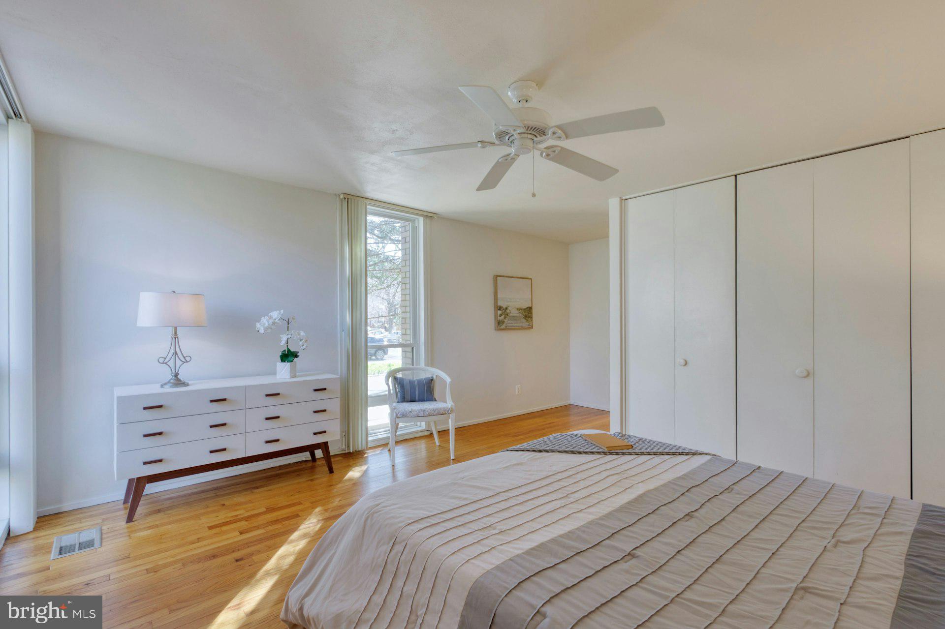 11459 Washington Plz W