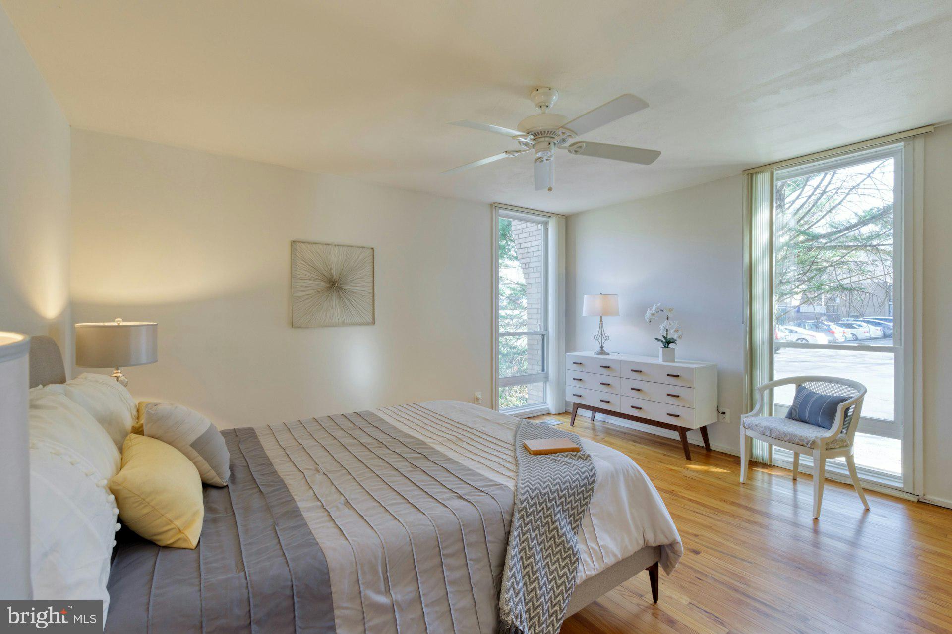 11459 Washington Plz W