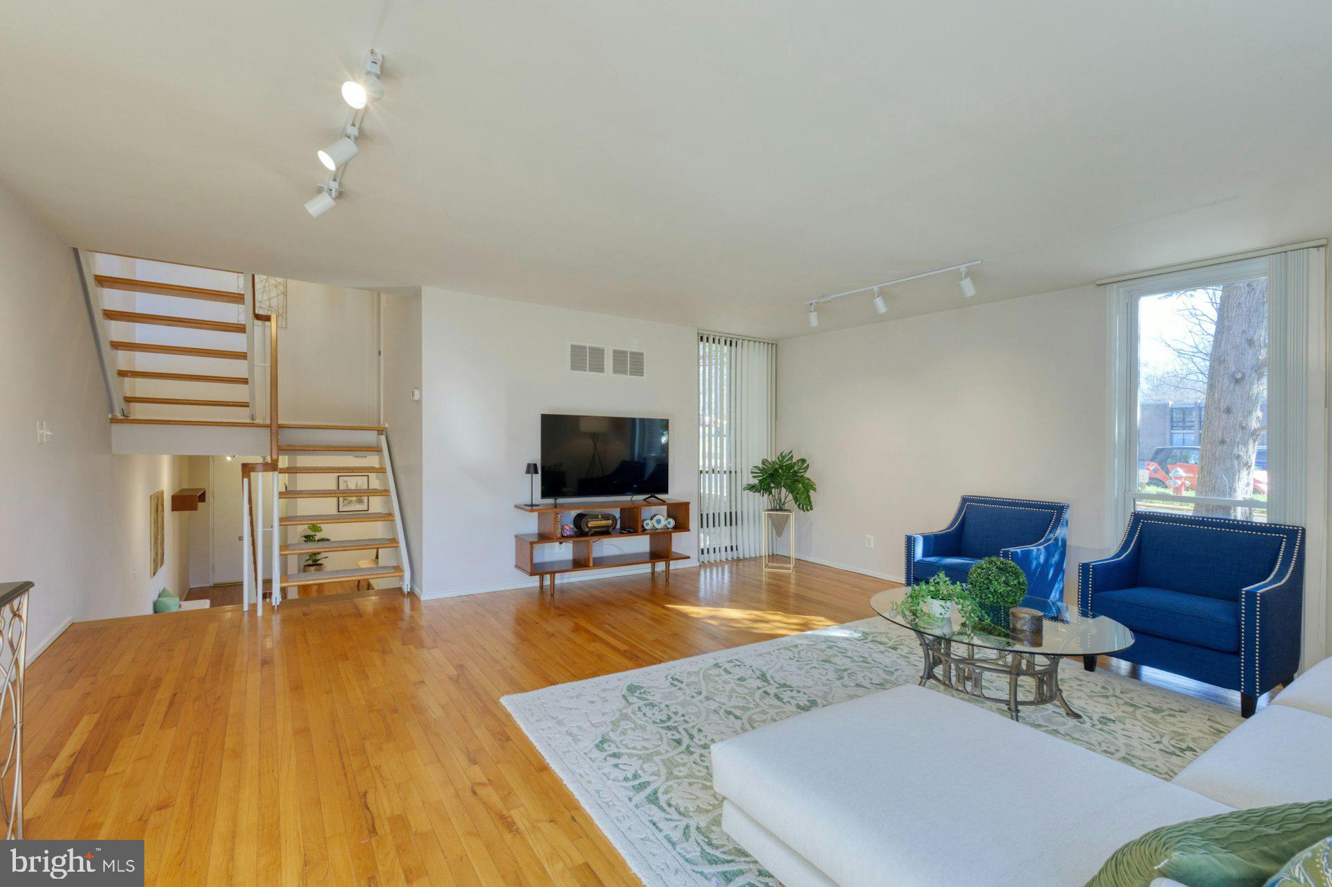 11459 Washington Plz W