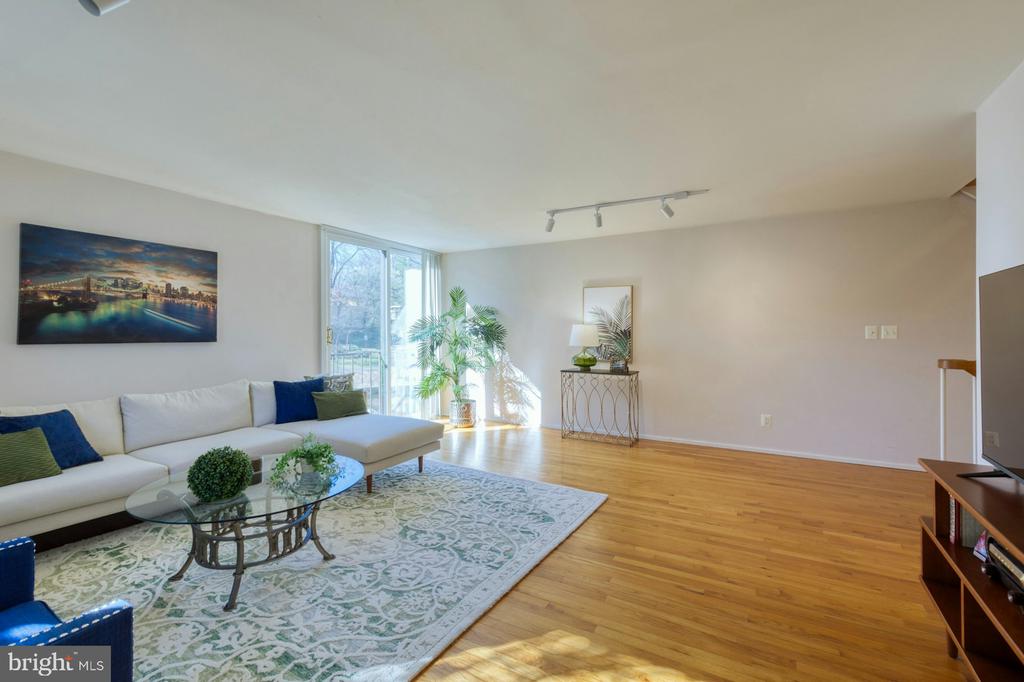11459 Washington Plz W