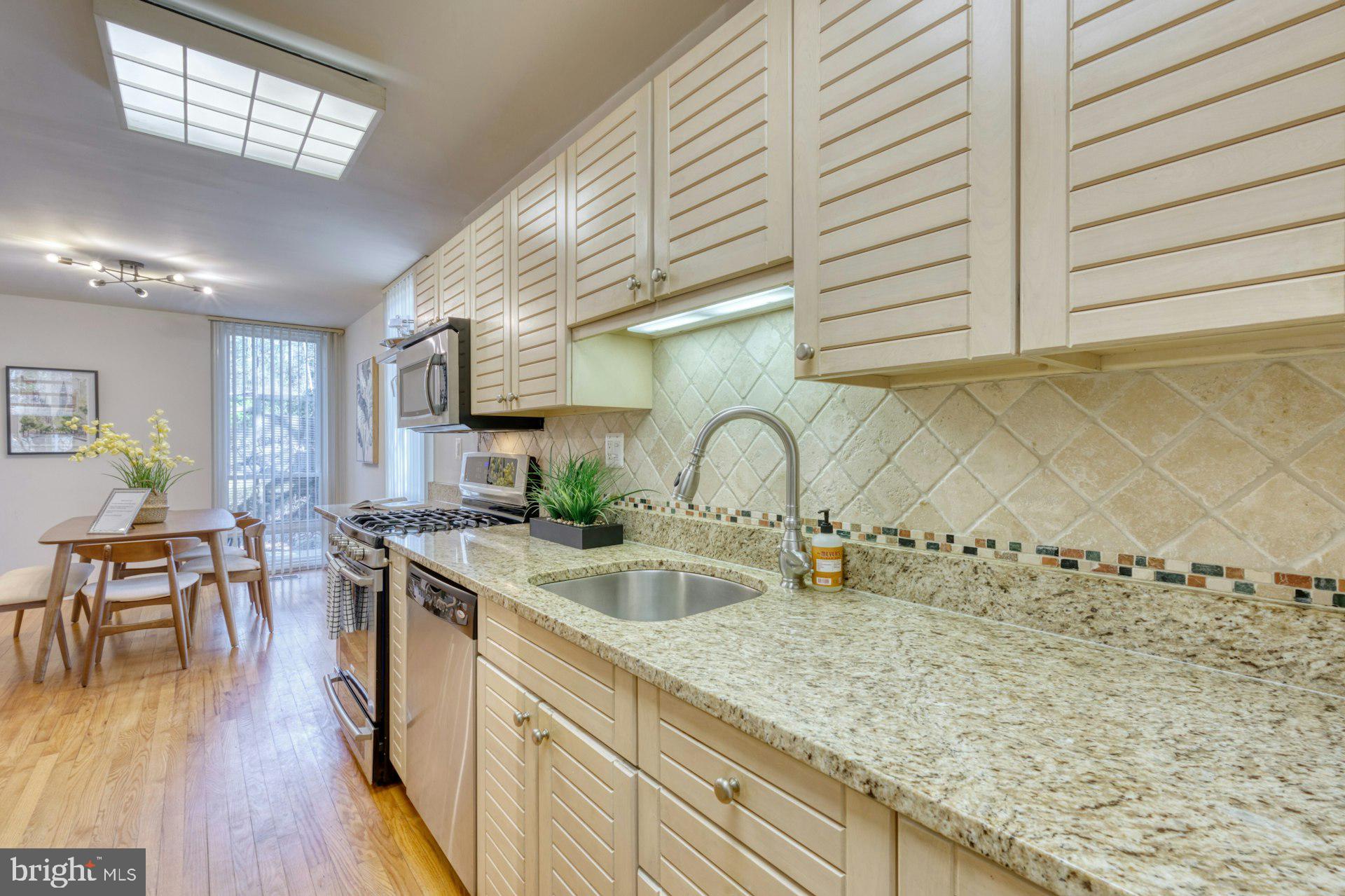 11459 Washington Plz W