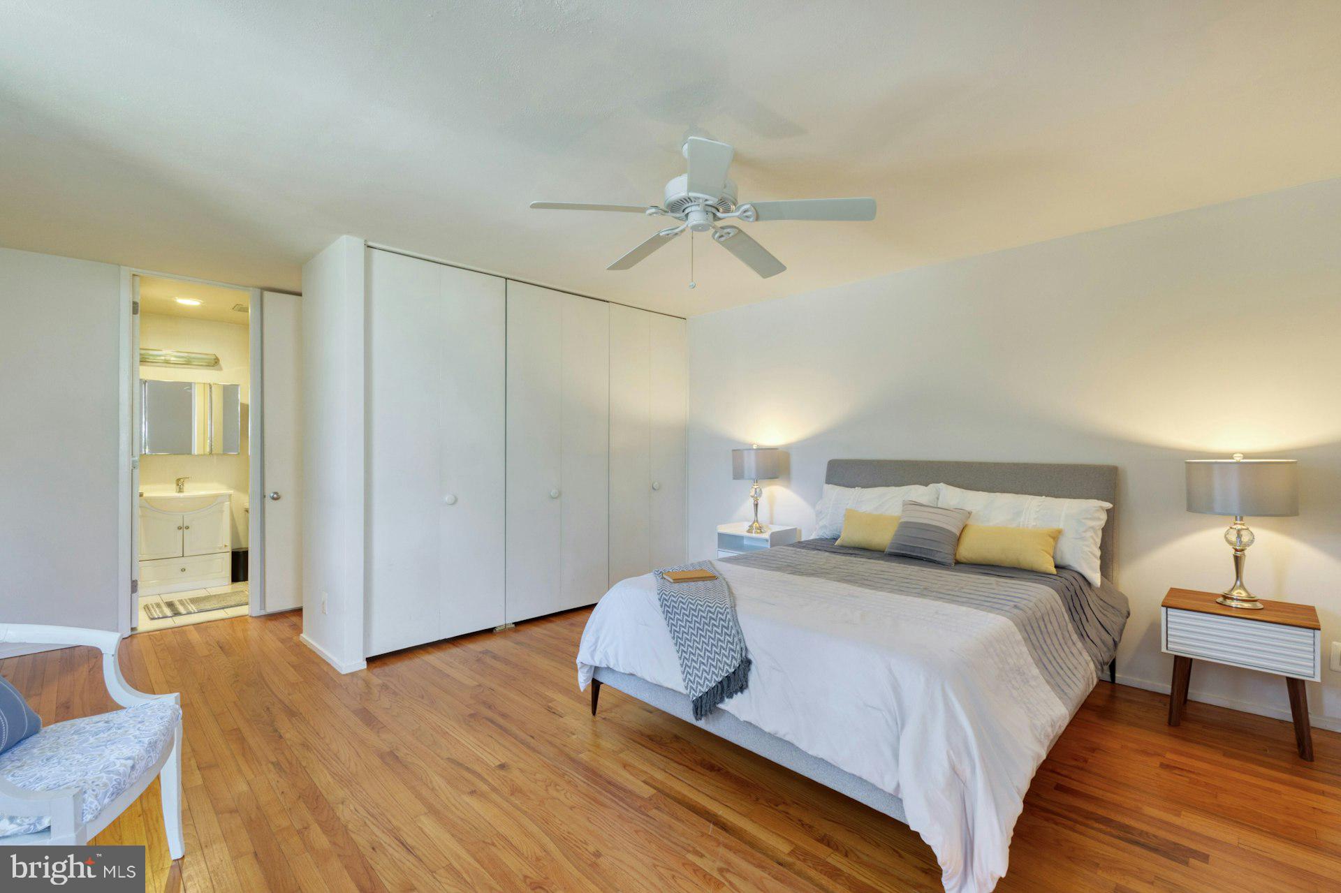 11459 Washington Plz W