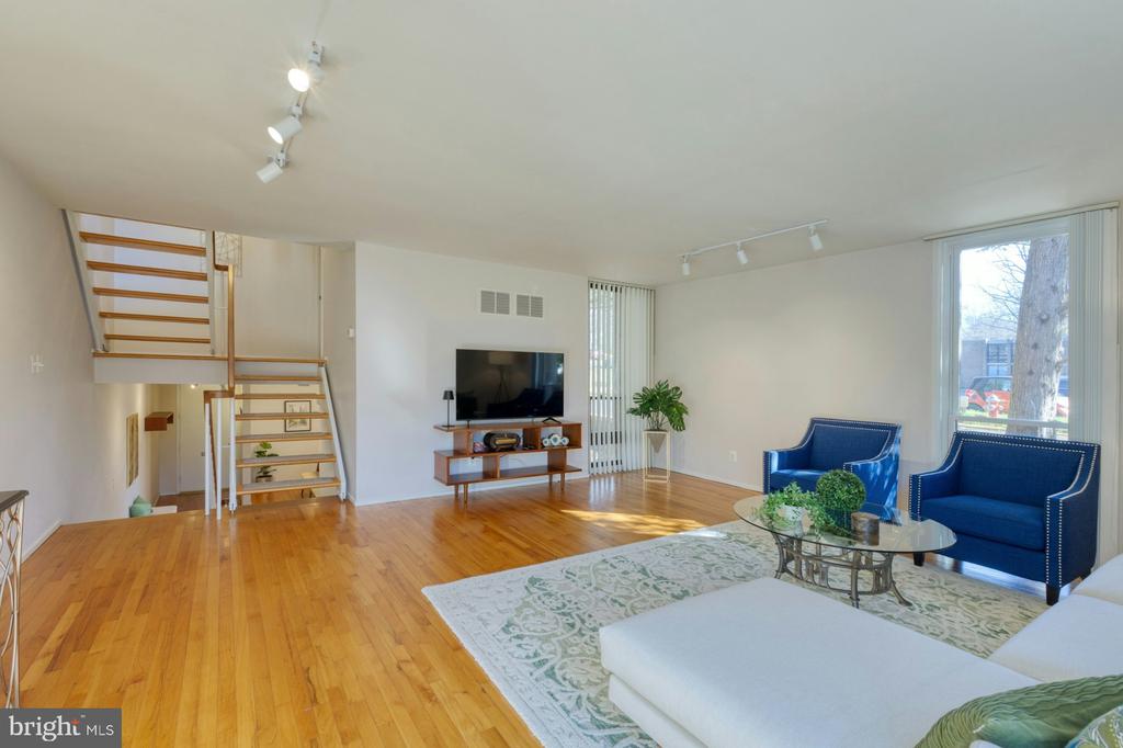 11459 Washington Plz W