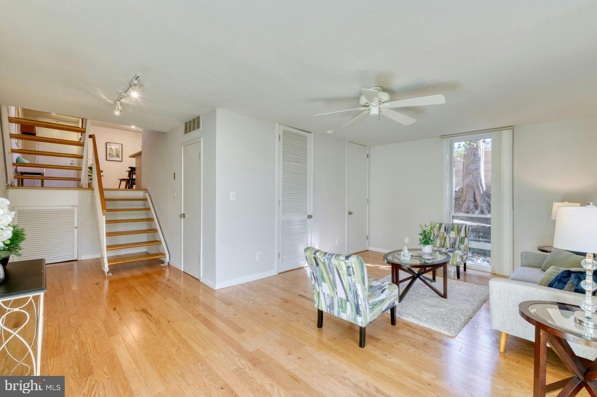 11459 Washington Plz W