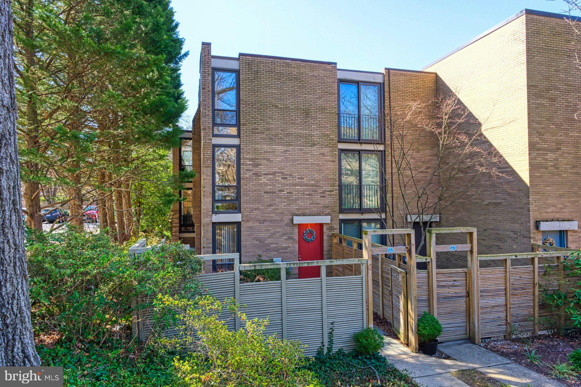 11459 Washington Plz W