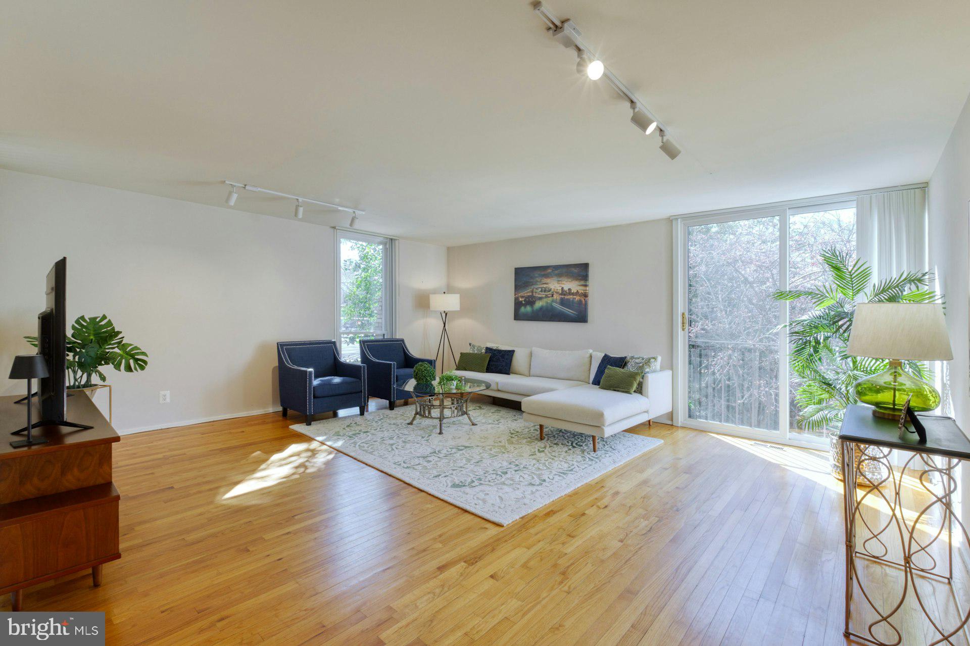 11459 Washington Plz W