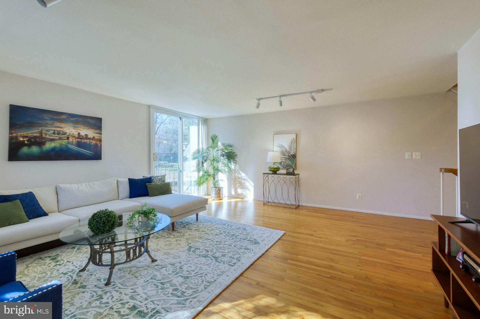 11459 Washington Plz W