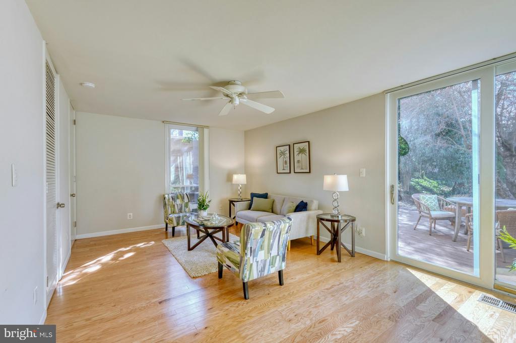 11459 Washington Plz W