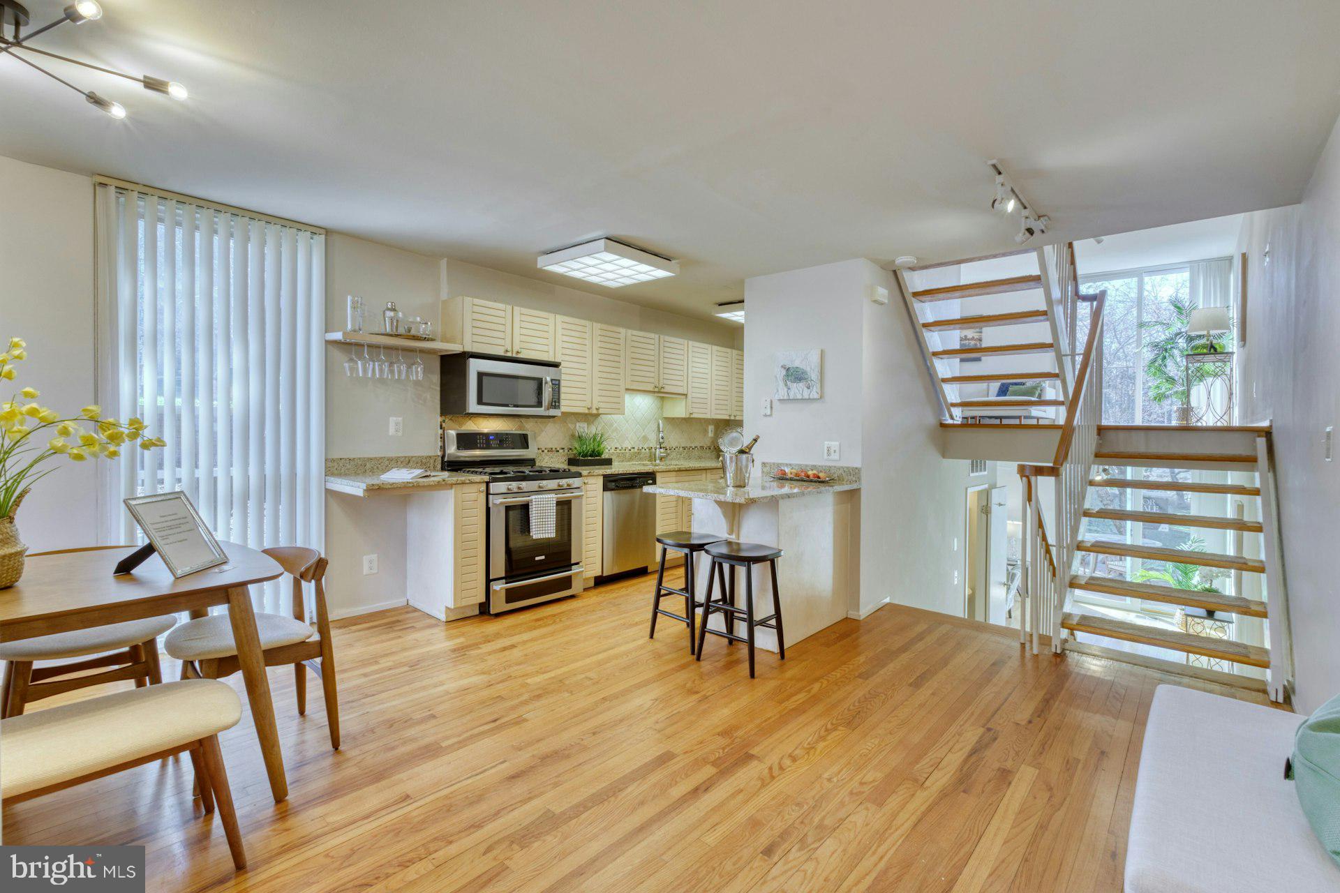 11459 Washington Plz W