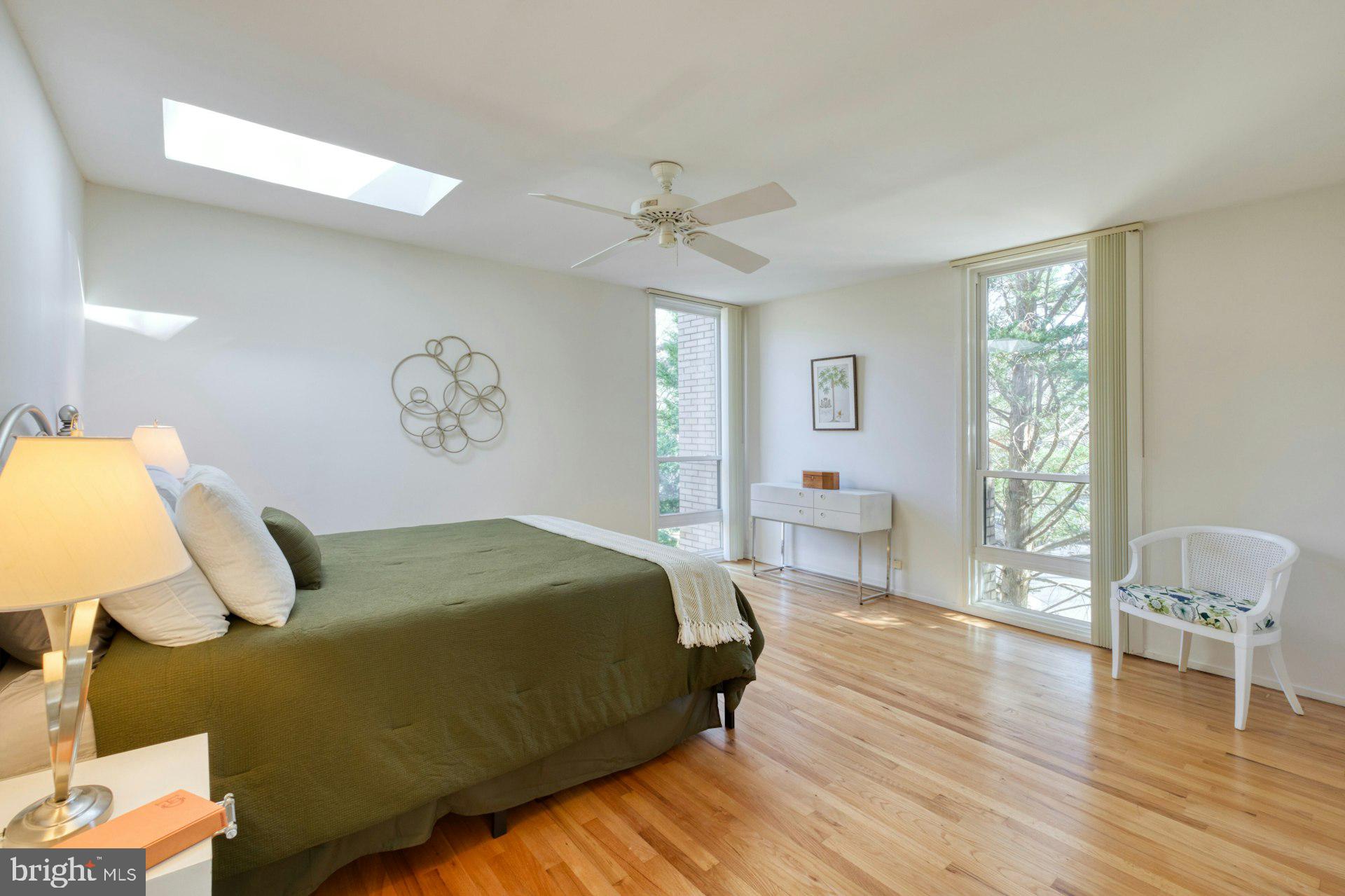 11459 Washington Plz W