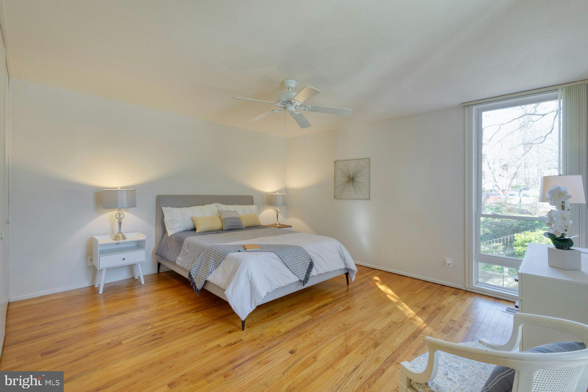 11459 Washington Plz W