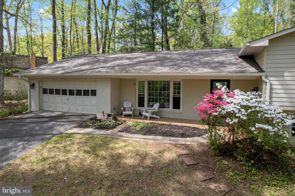 11612 Sourwood Ln