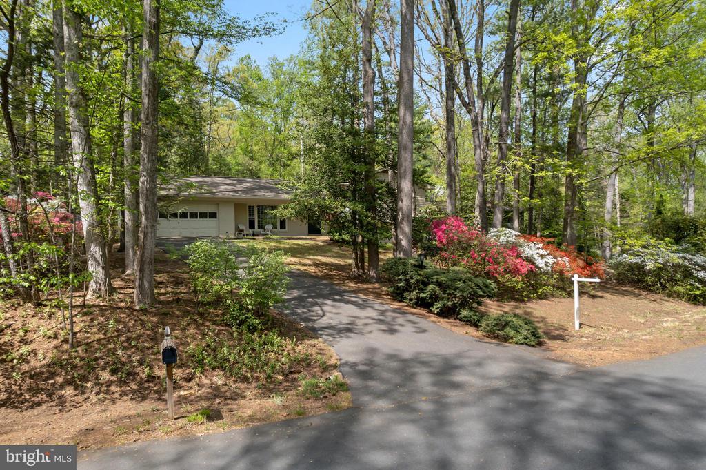 11612 Sourwood Ln
