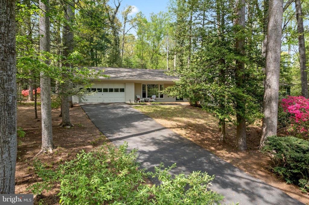 11612 Sourwood Ln