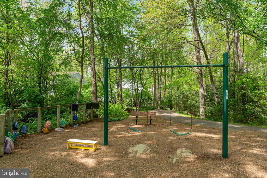 11612 Sourwood Ln