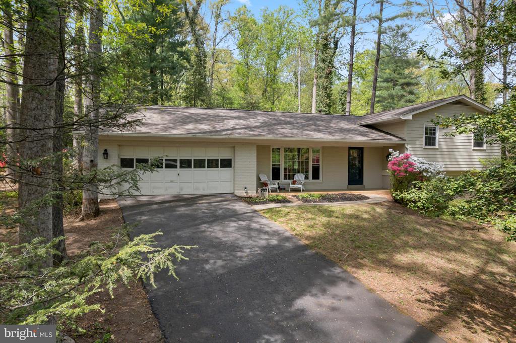 11612 Sourwood Ln