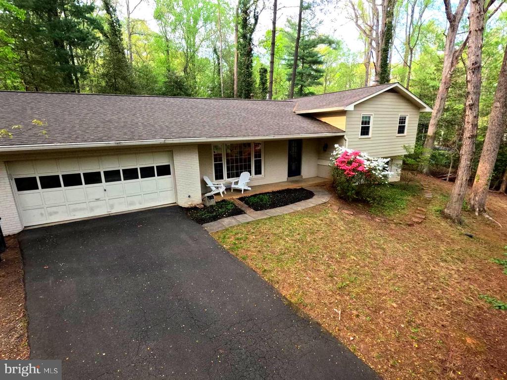 11612 Sourwood Ln
