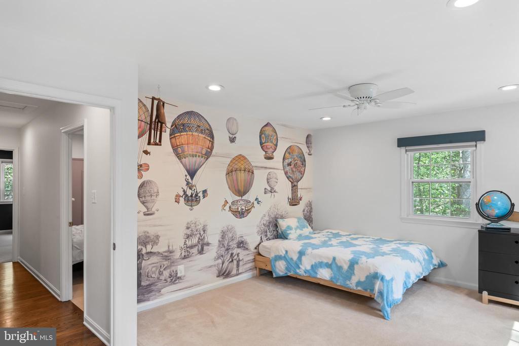 11612 Sourwood Ln