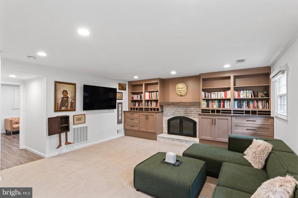 11612 Sourwood Ln