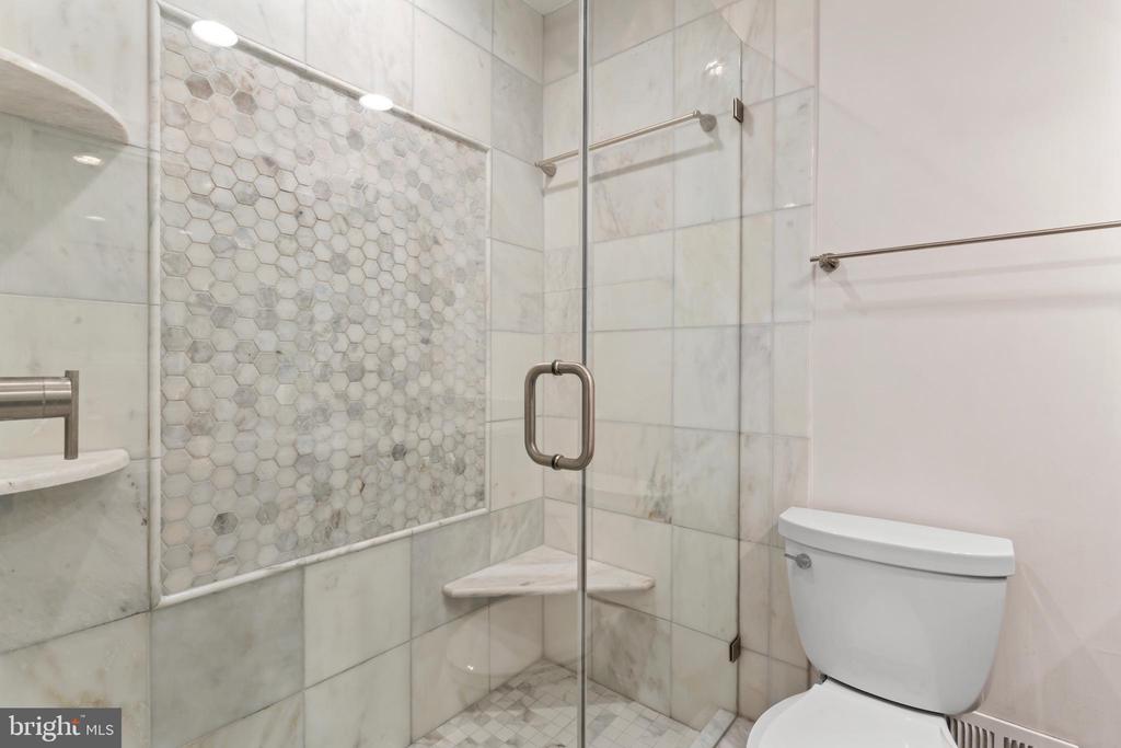 11612 Sourwood Ln