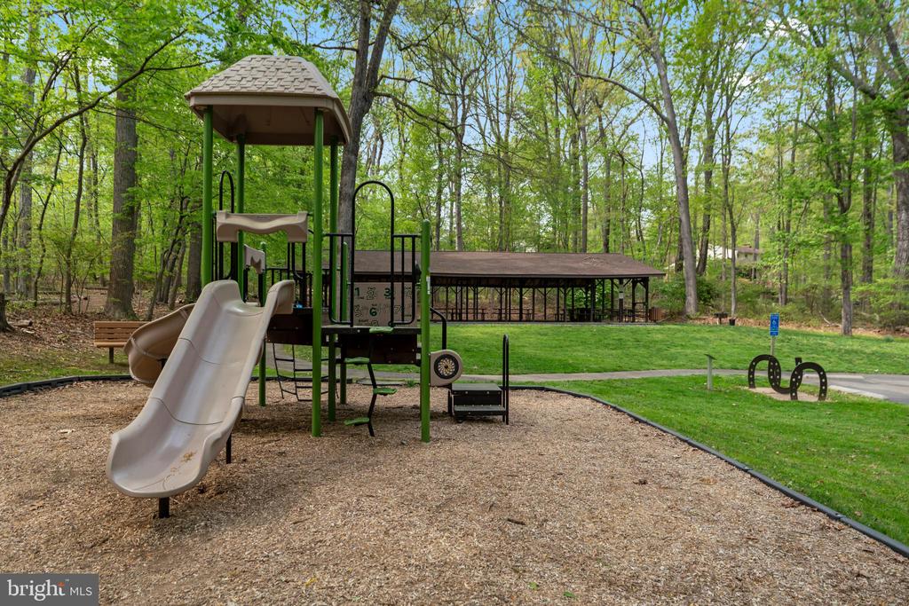 11612 Sourwood Ln