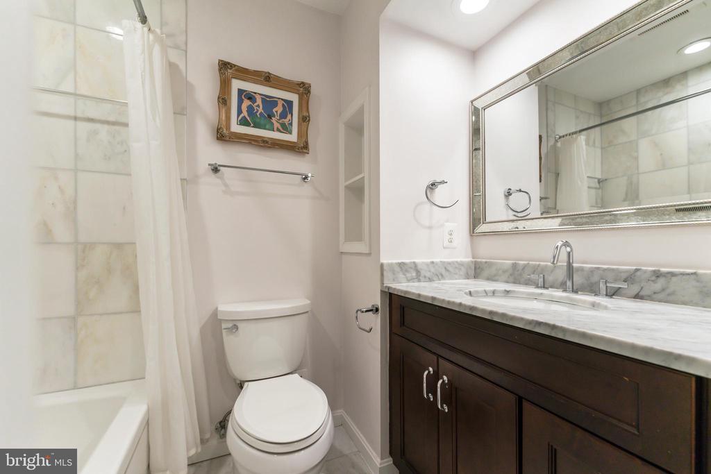 11612 Sourwood Ln