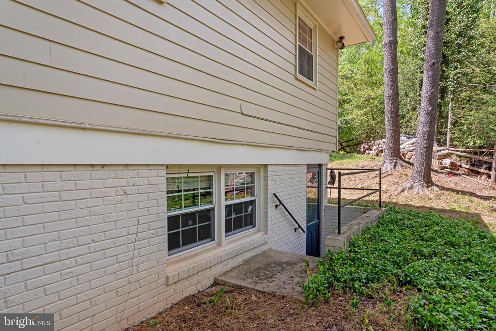 11612 Sourwood Ln