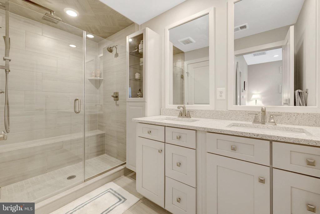 109 Market Sq NW #33