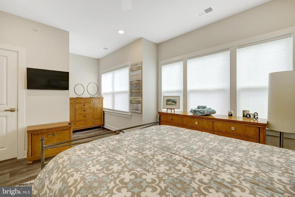 109 Market Sq NW #33